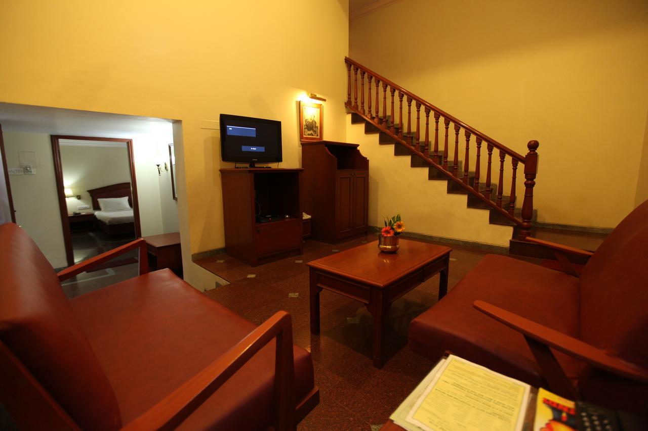New Woodlands Hotel Chennai Exterior photo