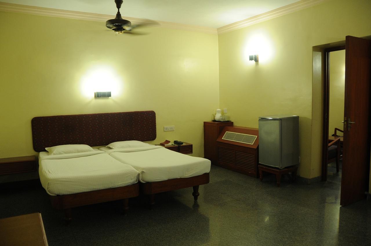 New Woodlands Hotel Chennai Exterior photo